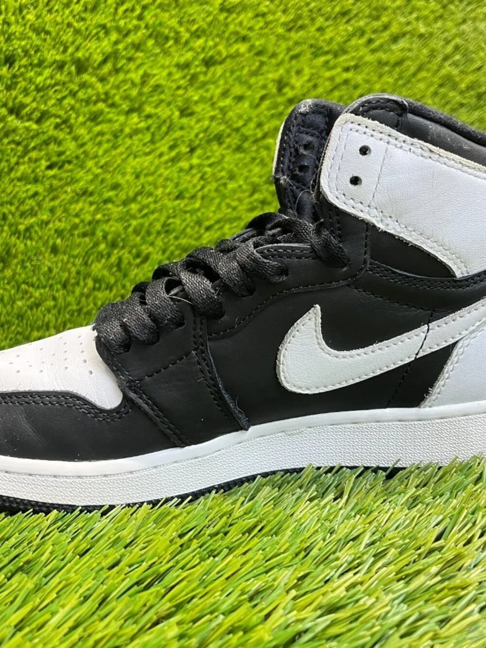 Nike Air Jordan 1 Retro High OG Boys Size 6.5Y White Basketball Shoes‎ Sneakers